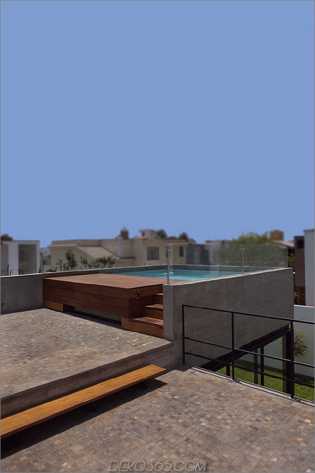 Haus-mit-freistehende-Glaswand-Wohnbereich-10-hot-tub-railing.jpg