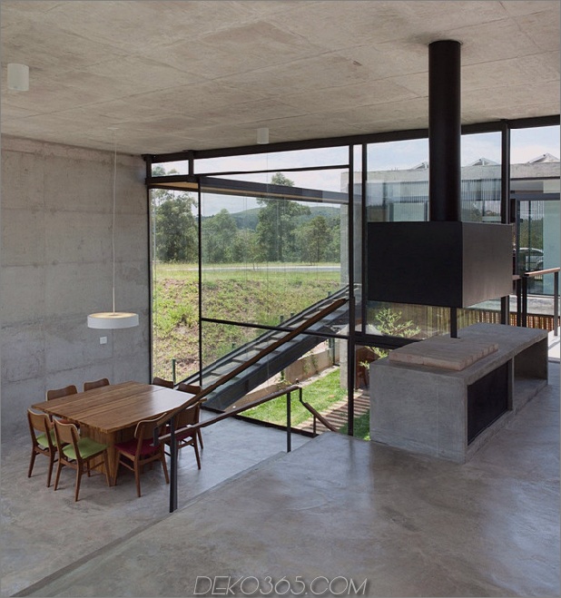 alfresco-house-with-courtyard-glass-walls-and-concrete-interiors-5.jpg