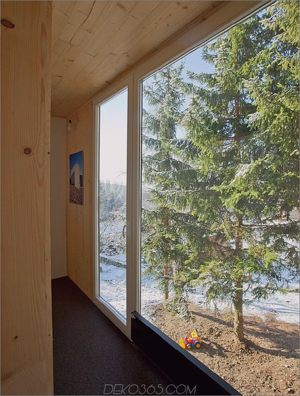 Holzhütte-gebaut-zwei-Tage-13-Fenster-Ansicht.jpg