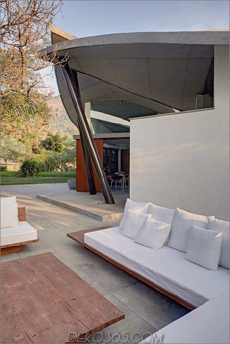 indoor-outdoor-home-india-überdachte-beton-blätter-3-outdoor-living.jpg