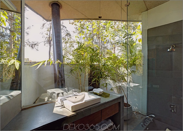 indoor-outdoor-home-india-überdachte-beton-blätter-11-bathroom-childs.jpg