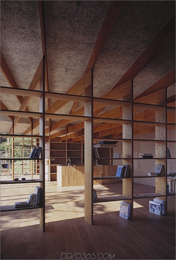 japanisch-wohnsitz-mit-holz-und-glas-geometrie-18.jpg