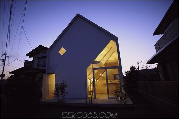 japanisch-home-big-roof-8-large-y-unterstützt-21-front-view-dusk.jpg