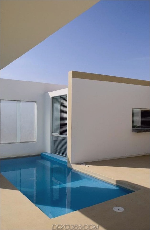 klein-peru-beachside-house-opens-frontback-6-pool.jpg
