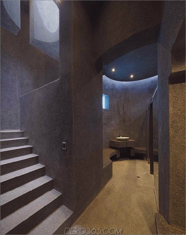 kreativ-cool-dual-auslegerhaus-peru-22-round-bathroom-bottom-far.jpg
