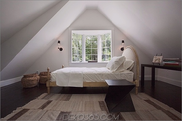 beiläufig-elegantes-historisches-home-20-attic-bedroom.jpg