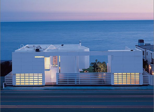 Luxury Beach Houses – Design am Meer mit weißen Außen- und Inneneinrichtungen_5c5b3d7fcbfff.jpg