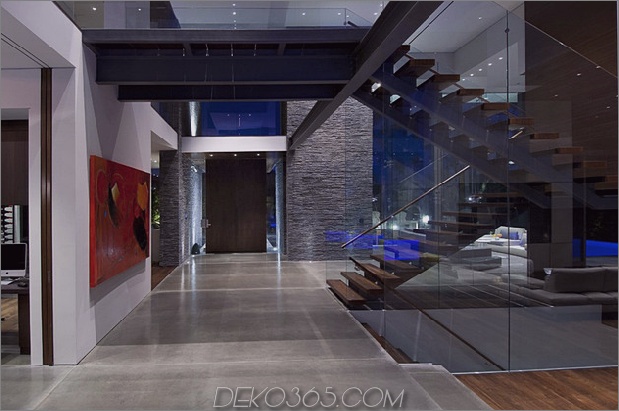 Luxus-Einfamilienhaus mit transparenten Wänden und Bowlingbahn-5.jpg