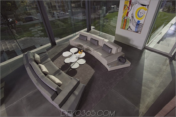 Luxus-Einfamilienhaus mit transparenten Wänden und Bowlingbahn-9.jpg