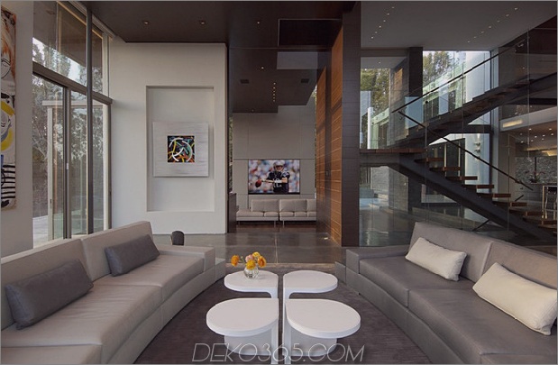 Luxus-Einfamilienhaus mit transparenten Wänden und Bowlingbahn 10.jpg