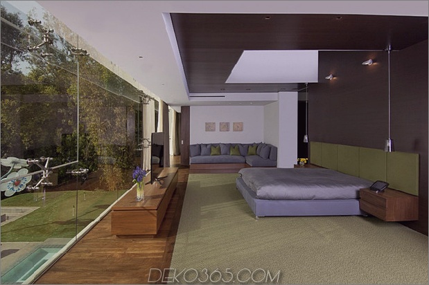Luxus-Einfamilienhaus mit transparenten Wänden und Bowling-Gasse-16.jpg