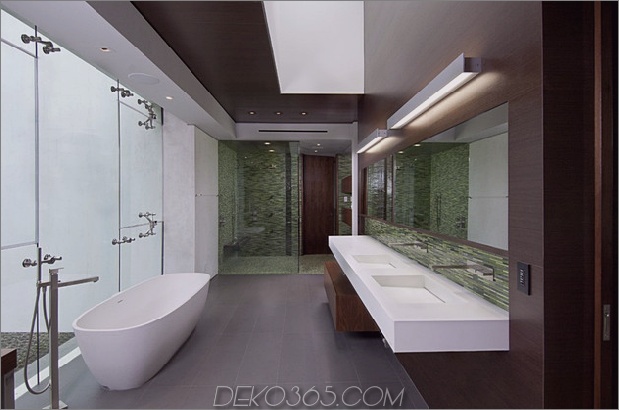 Luxus-Einfamilienhaus mit transparenten Wänden und Bowlingbahn 17.jpg