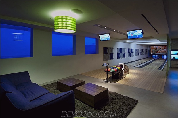 Luxus-Einfamilienhaus mit transparenten Wänden und Bowlingbahn-19.jpg