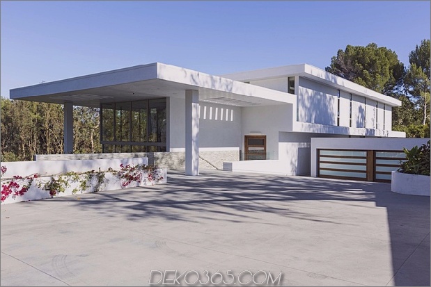 Luxus-Los-Angeles-Haus-mit-Dach-Decks-10-Auffahrt.jpg