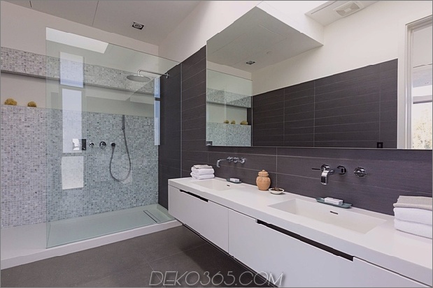 luxus-los-angeles-haus-mit-dachdecks-25-second-bathroom.jpg