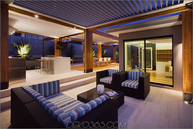 massiv-modern-holzterrassen-australien-home-outward-3-couches.jpg