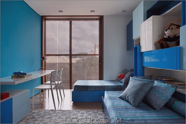 minimal gebaut-home-auffallend-public-private-spaces-23-blue-room.jpg
