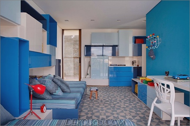 minimal gebaut-home-markant-public-private-spaces-24-blue-room-storage.jpg