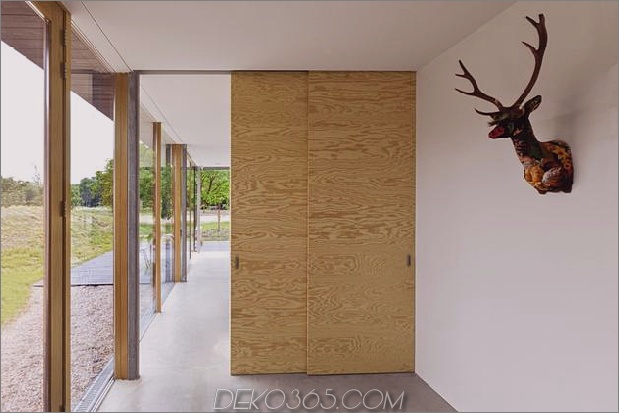minimalistisches home-use-pine-ply-design-elements-11-hall.jpg