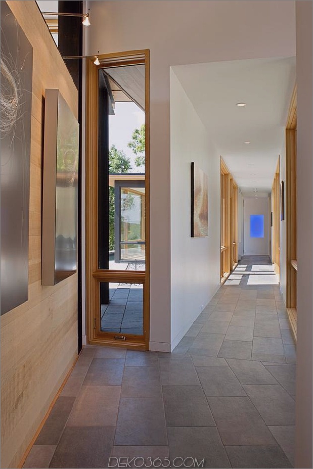 minimalistisch-silhouette-wände-glas-definition-piedmont-residence-4-hall.jpg