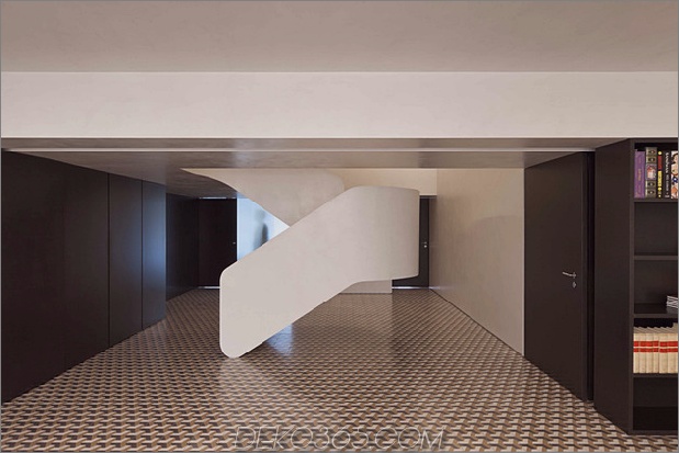 Minimalistisches Zuhause begeistert mit kühnen Boden- und Treppenhausskulpturen_5c58e383a6d90.jpg