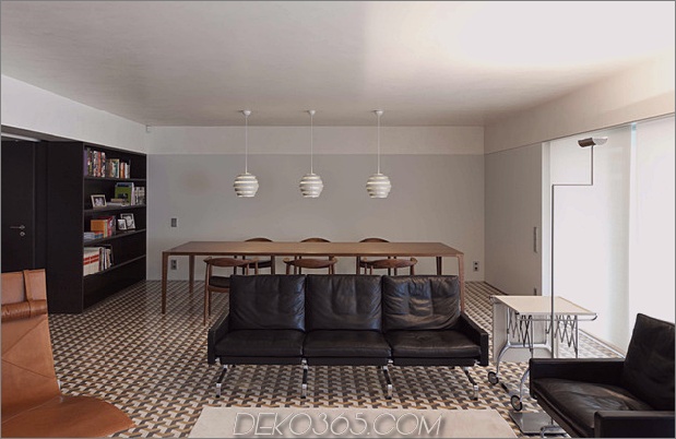 minimalistisches Zuhause-mit-Fett-Fußboden-und-Treppenhaus-Skulptur-3.jpg