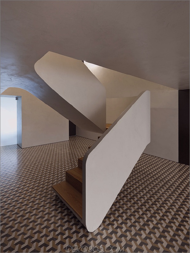 minimalist-home-with-fold-bodenbelag-und-treppenhaus-skulptur-8.jpg