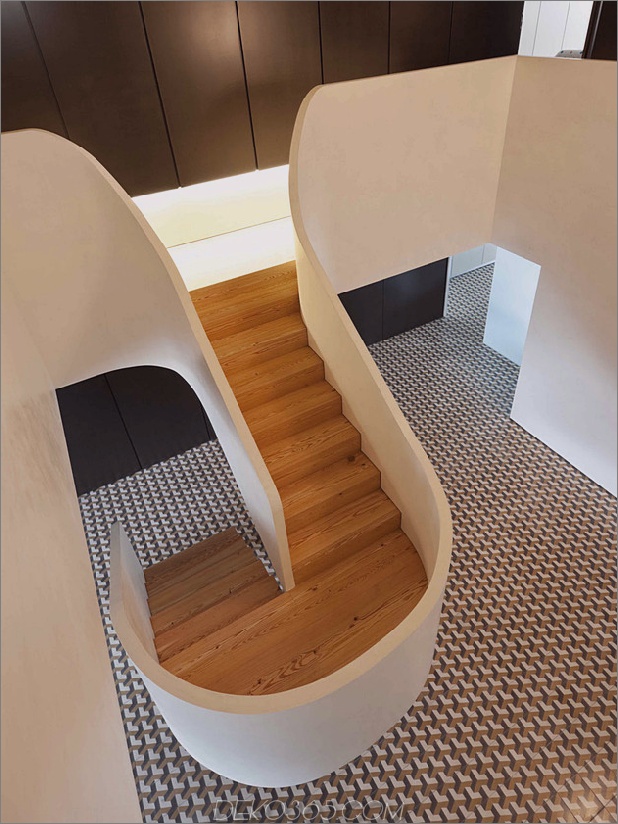 minimalist-home-with-fold-bodenbelag-und-treppenhaus-skulptur-9.jpg