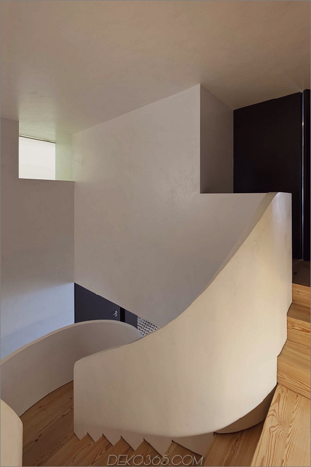 minimalist-home-with-fold-bodenbelag-und-treppenhaus-skulptur-11.jpg