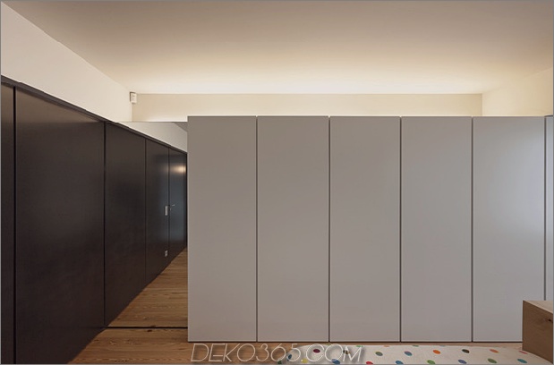 Minimalistisches Zuhause begeistert mit kühnen Boden- und Treppenhausskulpturen_5c58e389a7c3d.jpg