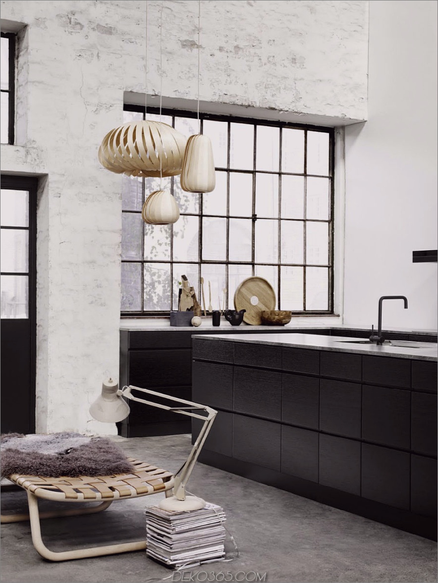 Schwarzes gerahmtes Fenster 1 900x1199 Kochen mit Vergnügen: Moderne Küchenfenster-Ideen