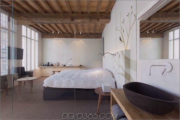 Modern-Rustikal-Inspiration-Belgien-Eigenschaften-freiliegenden Decken-8-Licht-Schlafzimmer.jpg