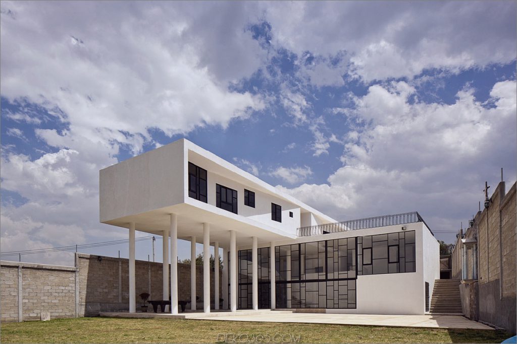 Modernes Hacienda-Stilhaus hinauf Säulen gebaut - blog.deko365.com