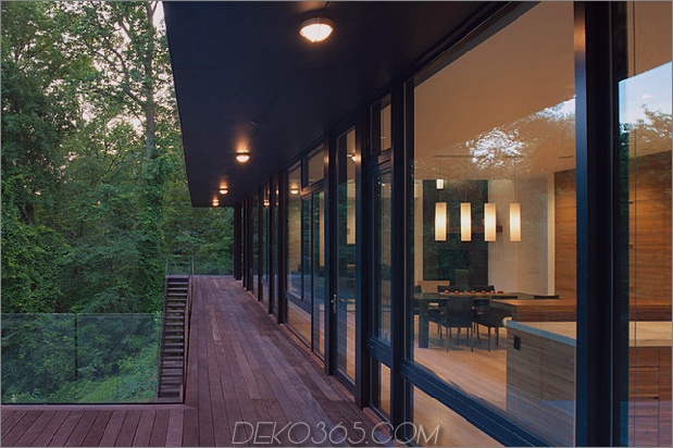 modern-box-house-with-interior-glass-bridges-8.jpg