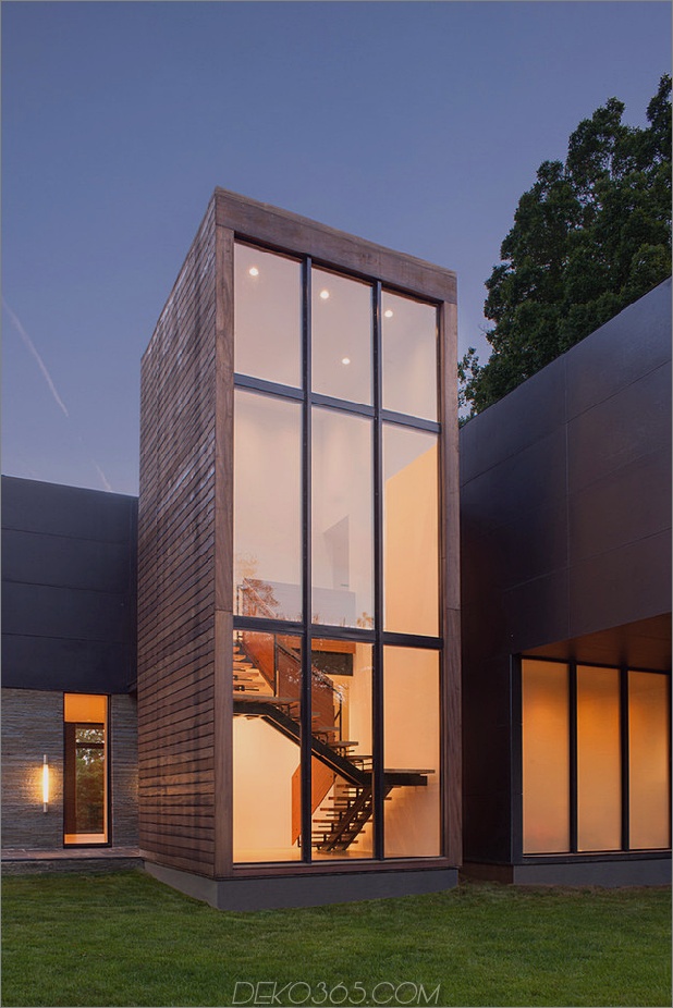 modern-box-house-with-interior-glass-bridges-19.jpg