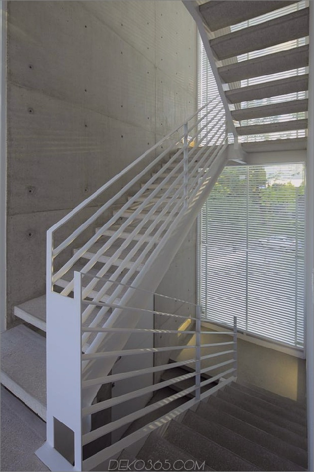 casa-siete-open-wide-front-back-false-fassade-23-outdoor-stairs.jpg