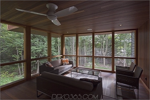 modern-massachusetts-woodland-house-mit-zweistöckigen decken-10-wood-room.jpg