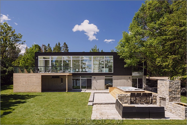 modern-riverside-home-christopher-simmonds-architect-1-backyard.jpg