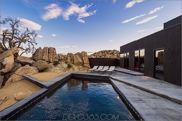 modern-desert-home-Hof-Pool-Ansichten-17-Pool-Lounging.jpg