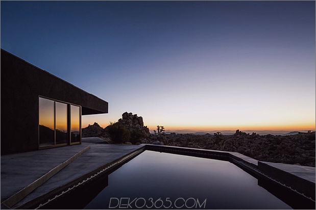 modern-desert-home-hof-pool-views-19-sunset.jpg