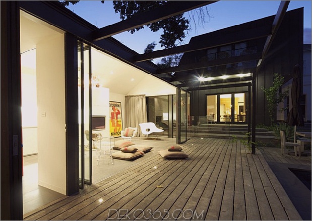 posh-pool-house-with-glass-walls-9.jpg