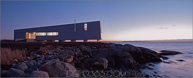 oceansi-ferienhaus-plattiert-gewellt-verzinktem aluminium-10-fassade-nacht.jpg