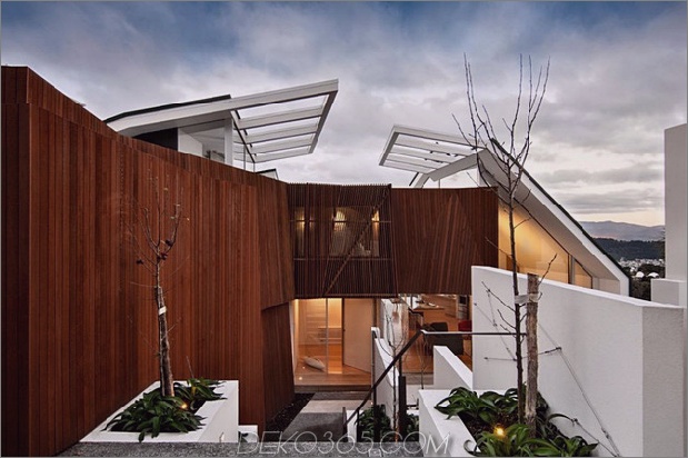 Outdoor-inspiriertes Haus-mit-Glas-Wände-Holzdecken-6.jpg