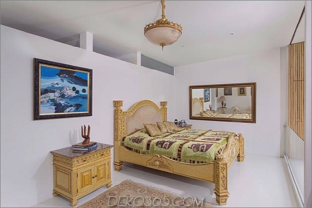 outdoor-living-house-with-art-gallery-einfluss-23-master-bedroom.jpg