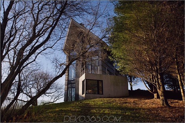 Quebec-Landschaft-Hang-Haus-mit-Ober-und-Unter-Walkouts-3.jpg