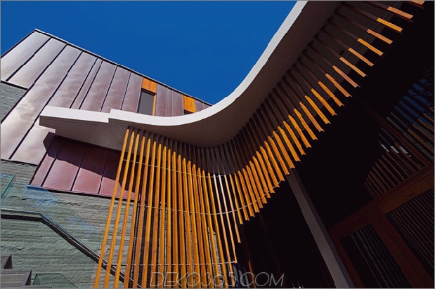 Resort-Haus mit schrägen Terrassen aus Holz und Glas_5c5a4fdb67aab.jpg