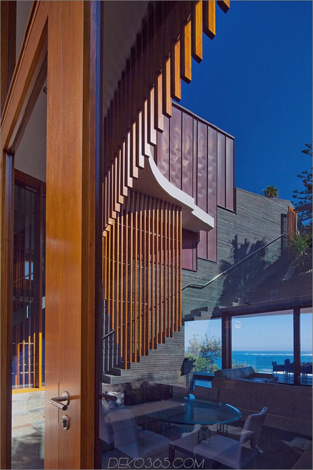 Resort-Haus mit schrägen Terrassen aus Holz und Glas_5c5a4fdbe16c7.jpg