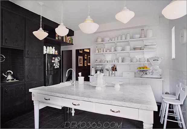 retro-modern-house-with-black-and-white-interior-palette-5.jpg