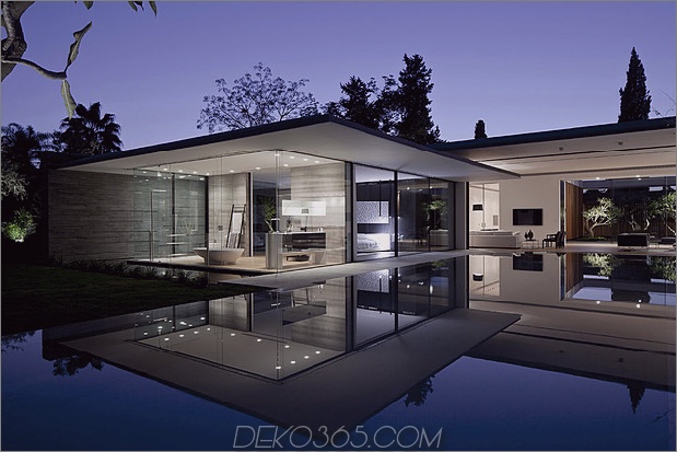 ruhiges Haus mit Glaswänden-mit innovativen Möbeln-13-Master-Wing-angle.jpg