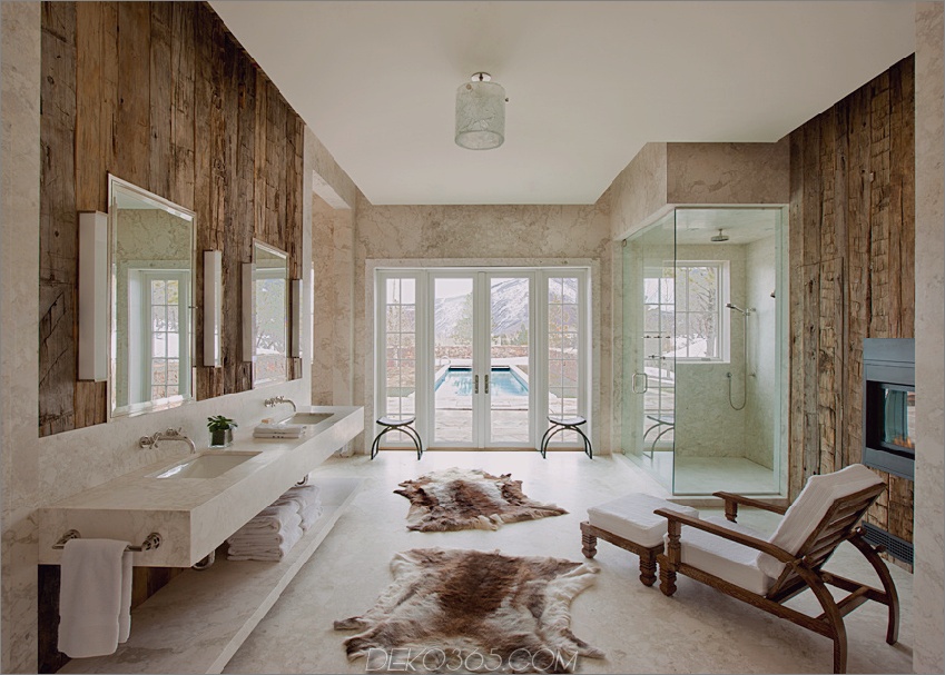 Modernes rustikales Bad in einem Aspen-Chalet von Frank de Basi Interiors